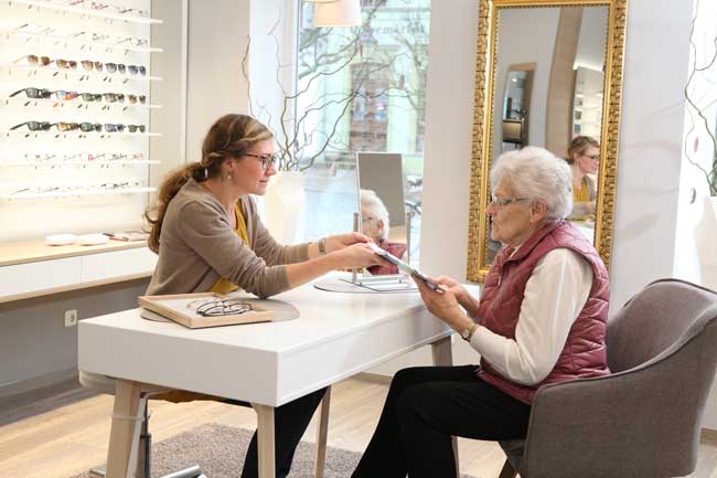 Vergrößernde Sehhilfen